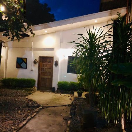 The White Bed And Breakfast บาโคลอด ภายนอก รูปภาพ