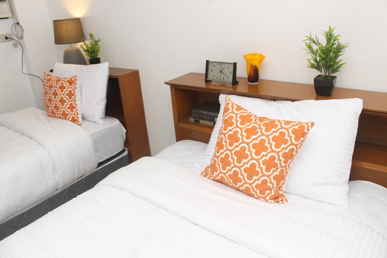 The White Bed And Breakfast บาโคลอด ภายนอก รูปภาพ