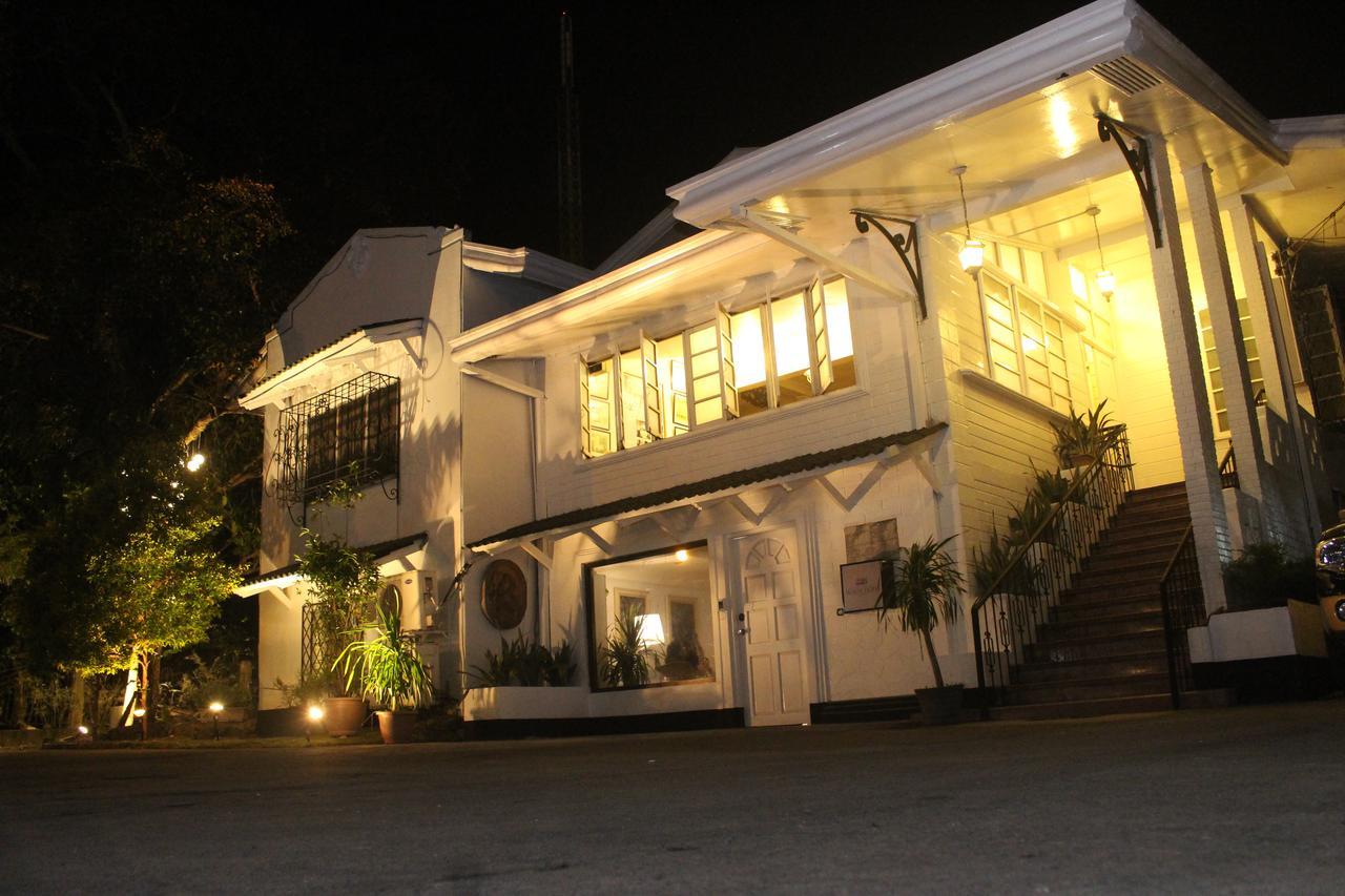 The White Bed And Breakfast บาโคลอด ภายนอก รูปภาพ