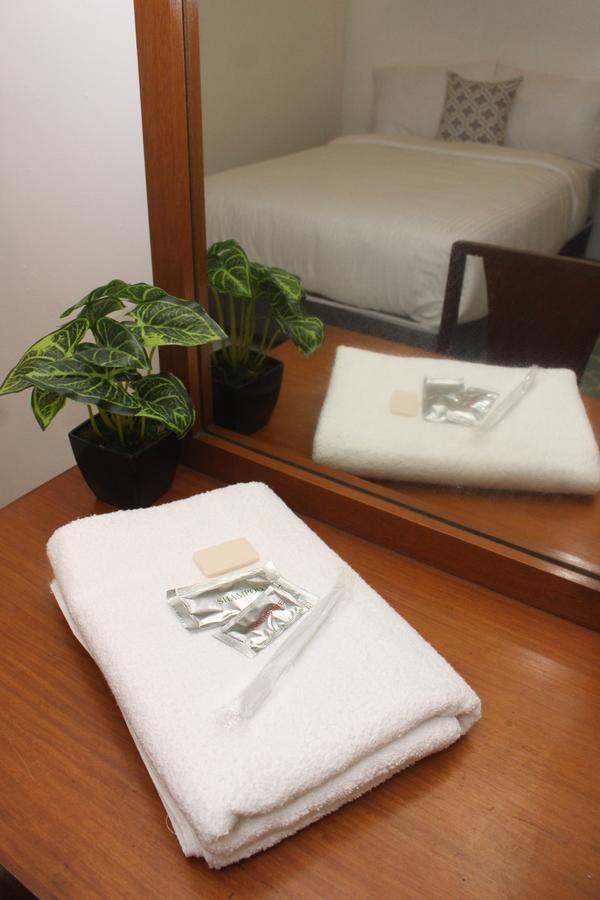 The White Bed And Breakfast บาโคลอด ภายนอก รูปภาพ