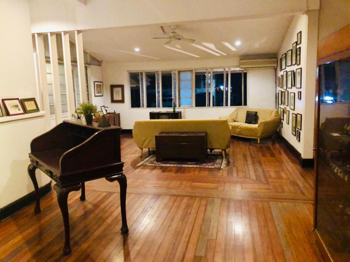 The White Bed And Breakfast บาโคลอด ภายนอก รูปภาพ