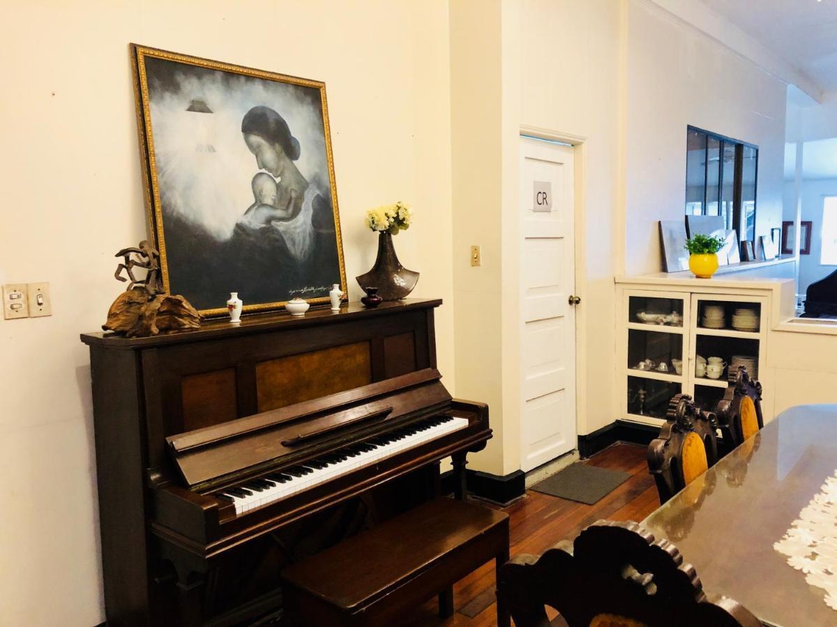 The White Bed And Breakfast บาโคลอด ภายนอก รูปภาพ